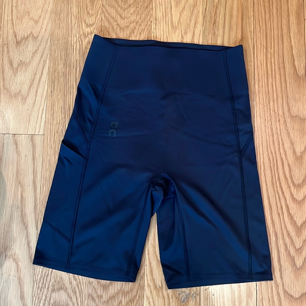ON running high rise shorts. Movement tights short.